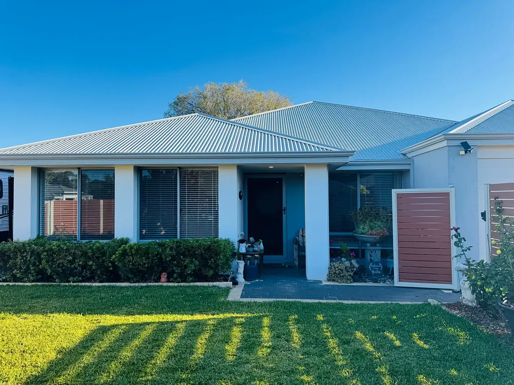 Modern lifestyle in perfect location *6 month lease only