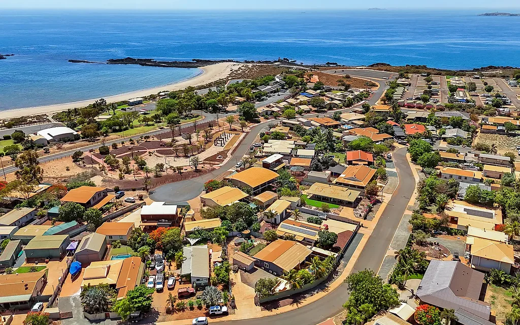 Point Samson 4 Slaapkamer Beachside bliss with space, style, and a pool that'll make you swoon!