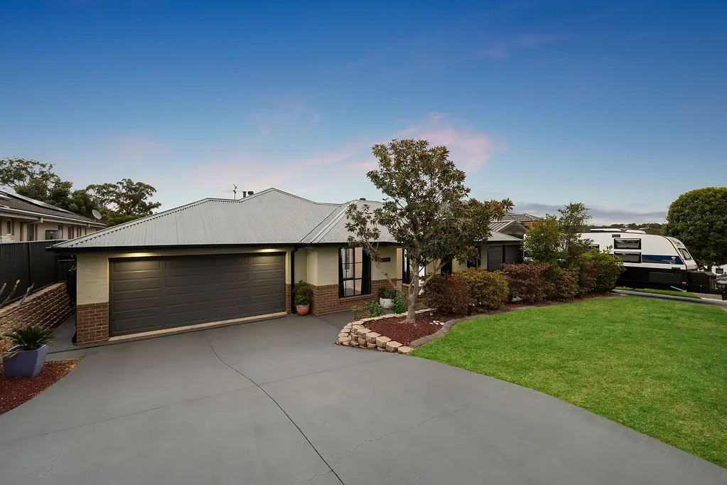 16 Magnolia Close, Fletcher, NSW 2287