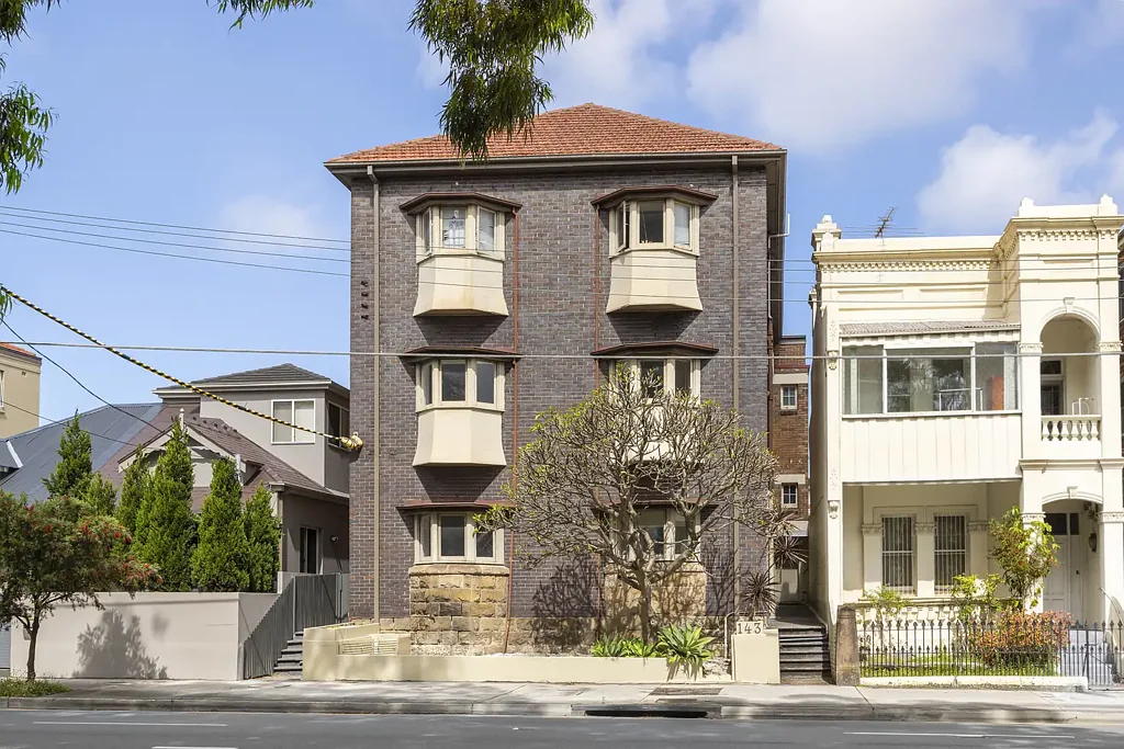 Charming Art Deco Apartment with Sunroom / Study & Exclusive-Use Courtyard