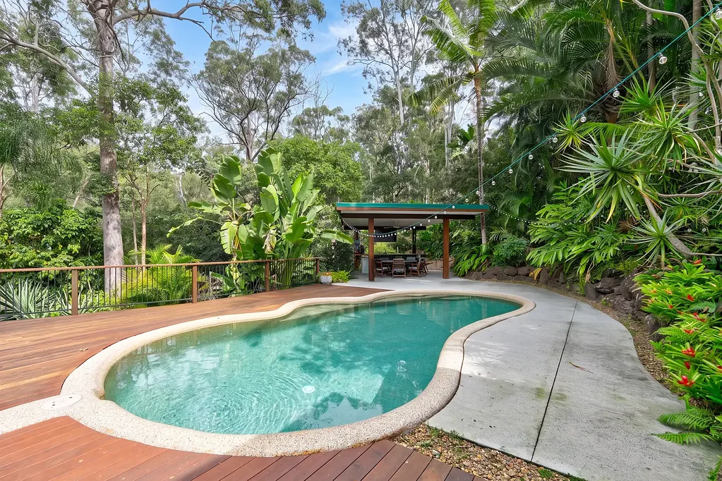 Nerang 3 Bedroom Your Own Private Oasis on 6,285m2 in Clearview Estate
