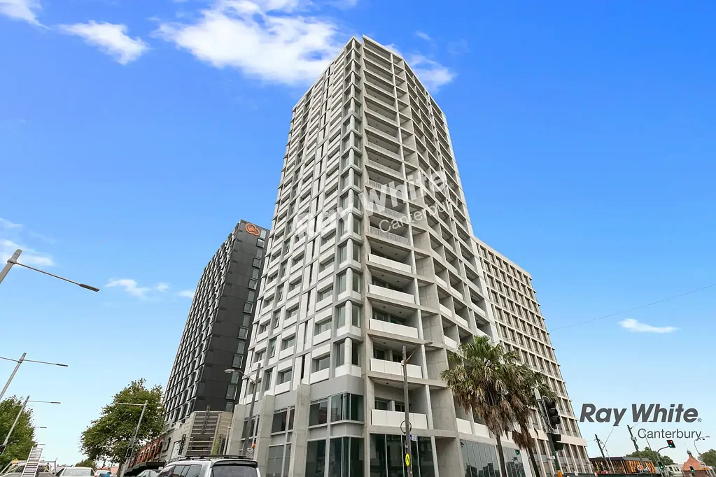 Contemporary City Living with Panoramic Views !