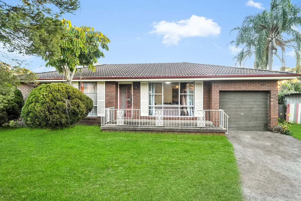 Blacktown 3房 Blacktown中心 3卧家庭宅 685sqm阔地 步行学校商圈 独立客厅优光 原始厨餐 SLUG带内通道 冷暖空调 景观后院 Brick Home - Walk to Station
