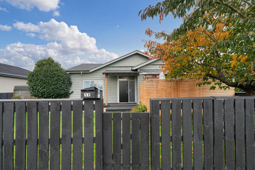 Richmond 4房  What a Beautiful Baird St you have!