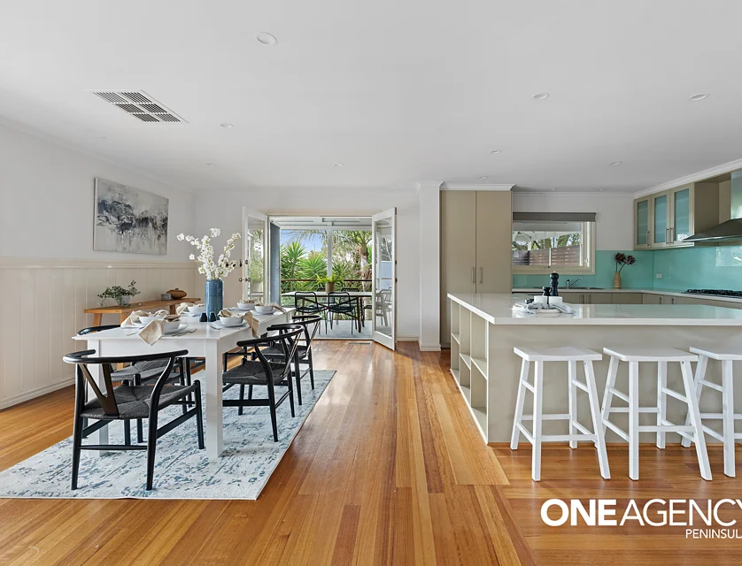 11 Mount Erin Crescent, Frankston South, Mornington Peninsula, 4 침실, 2 욕실, House