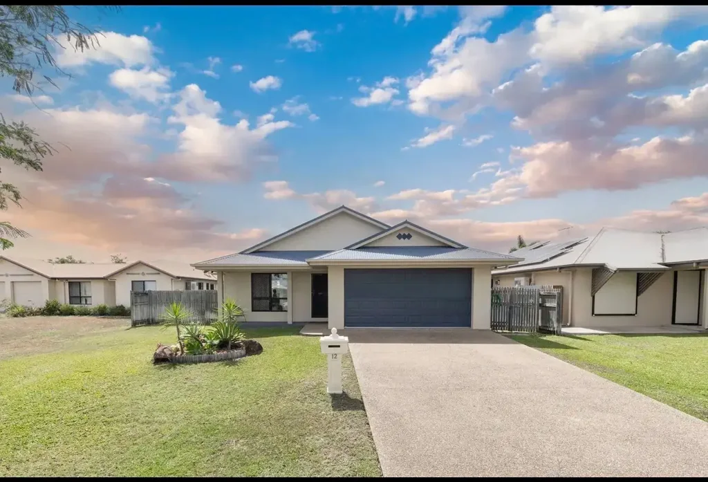 Condon 4房  Lovely 4 Bedrooms (All air-conditioned) with a pool! Solar panels!!