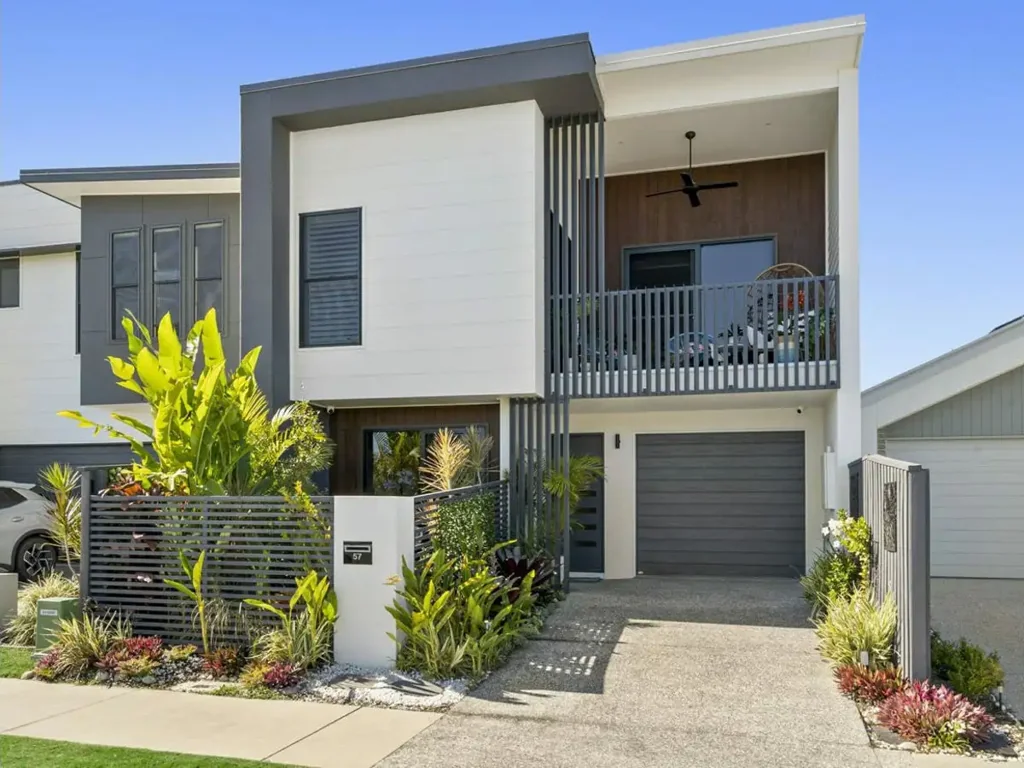 Spacious and Luxurious Terrace Home in Great Location