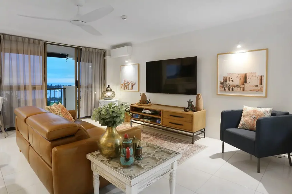 Southport 2房  Wake Up to Water Views – Broadwater Bliss on the 13th Floor!