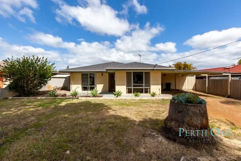 Charming 3-Bedroom Home in a Convenient Camillo Location !!