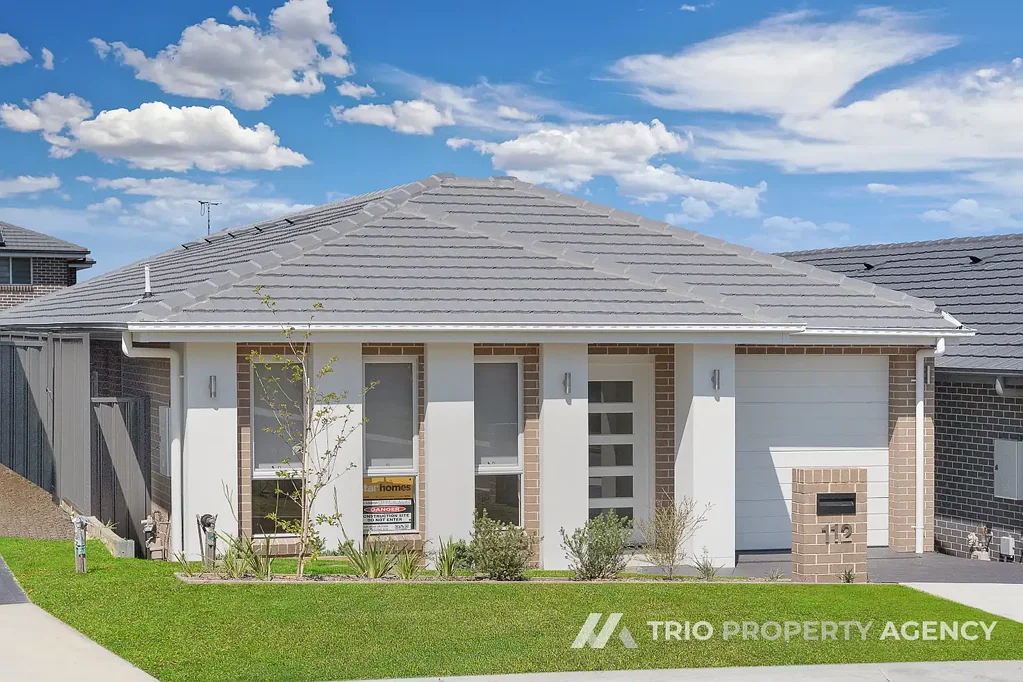 Box Hill 4Zimmer Brand New Family Home in Prime Box Hill Location – Ready to Move In!