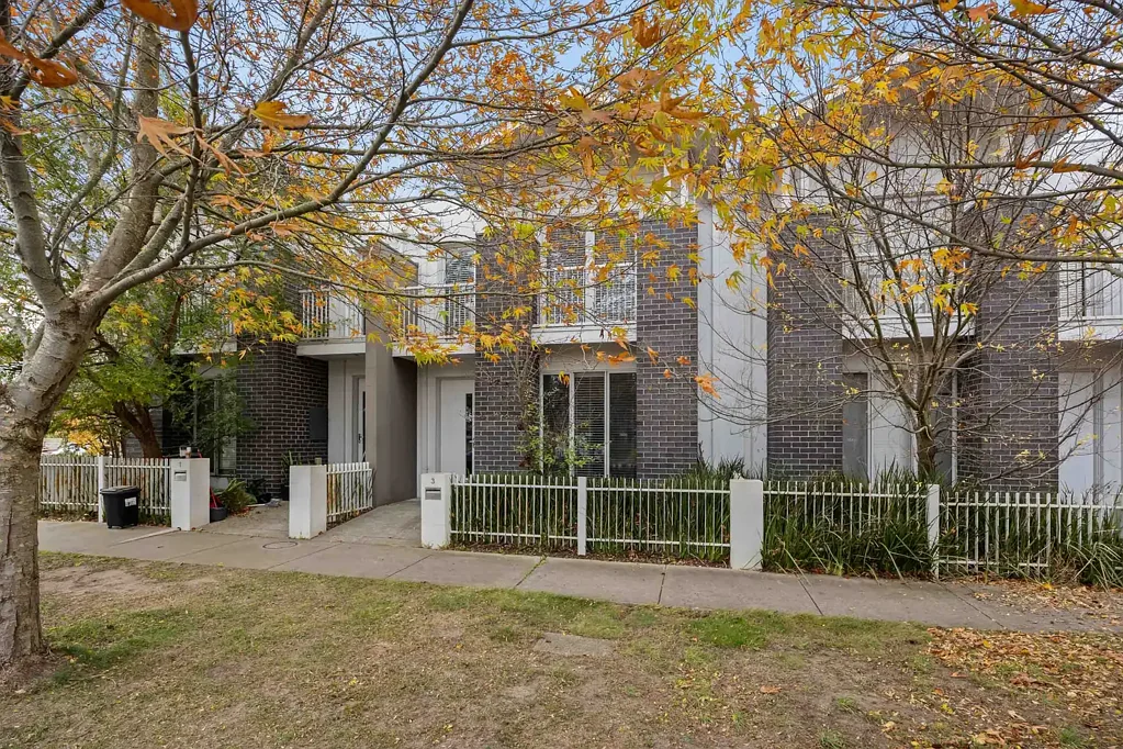 LOW MAINTENANCE 4 BEDROOM TOWNHOUSE