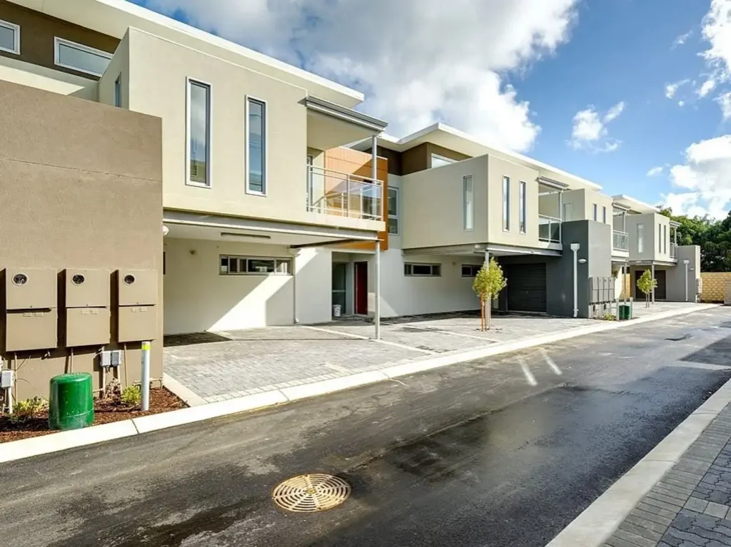 Modern Low-Maintenance Apartment in a Convenient Location.