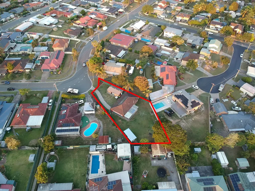 Hillcrest 3Kwarto First Home or Investment on a huge 1121m² Block