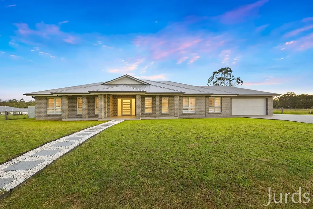 Abermain 6 Slaapkamer Grand Scale Living with Luxury Finishes on Half an Acre