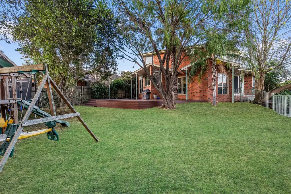 Mordialloc 4 Bedroom A Stylish Family Surprise on Superb Land