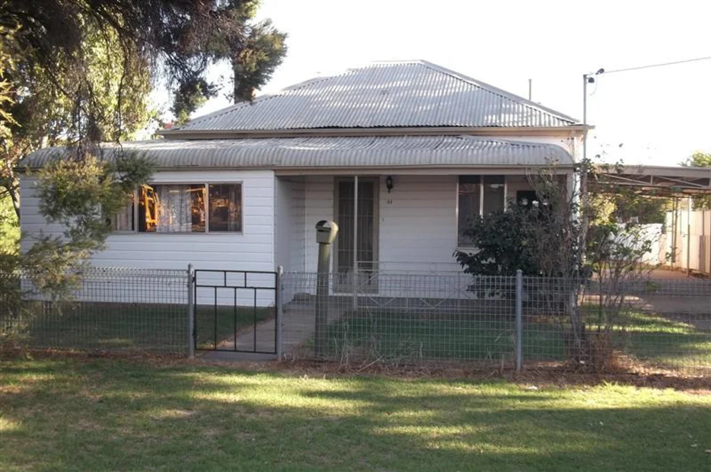 11 Wills Street, Cootamundra, NSW 2590