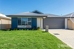 8 Pierrepoint Loop, Champion Lakes