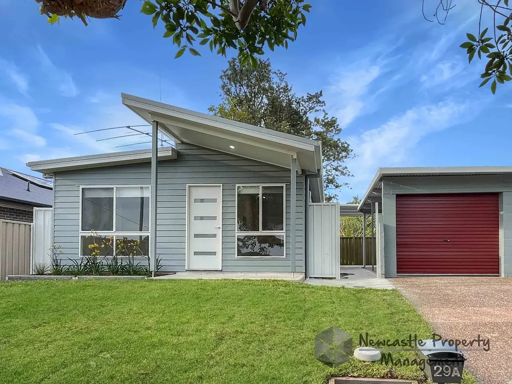 Stylish 2 Bedroom Home  in Quiet Leafy Area