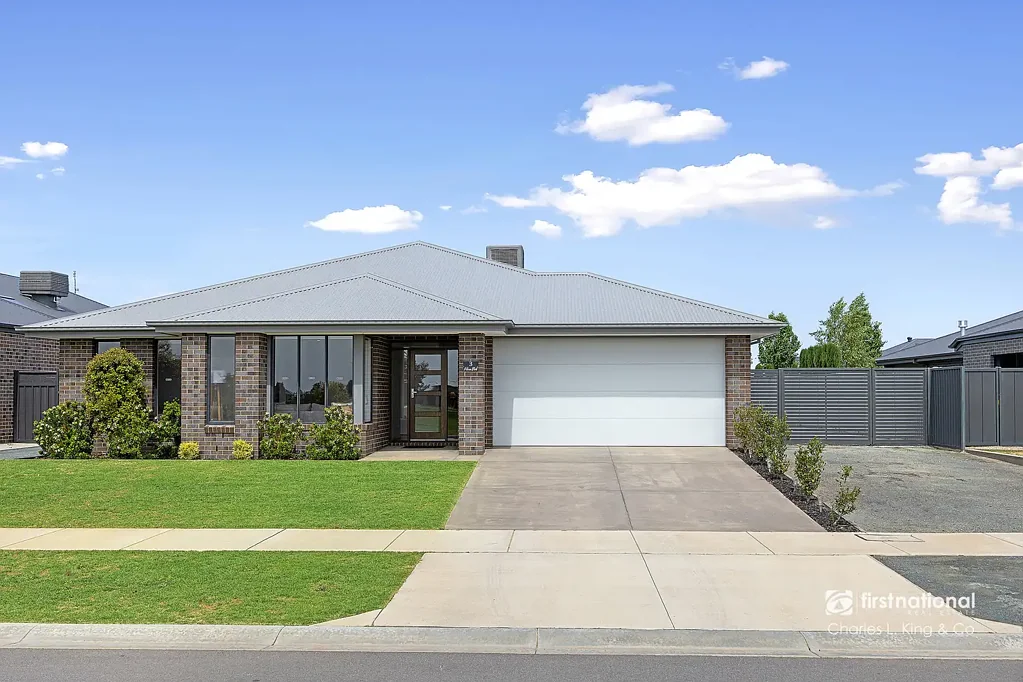 Moama 4房  Family Home with Park Views!