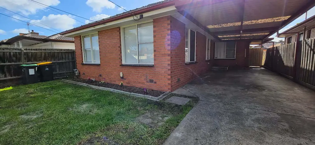 Fully Renovated Family Home in a Prime Deer Park Location!