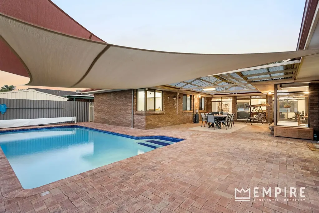 Yangebup 5房  Spacious Family Oasis Like No Other!