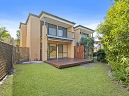 2/120 Highfield Drive, Merrimac