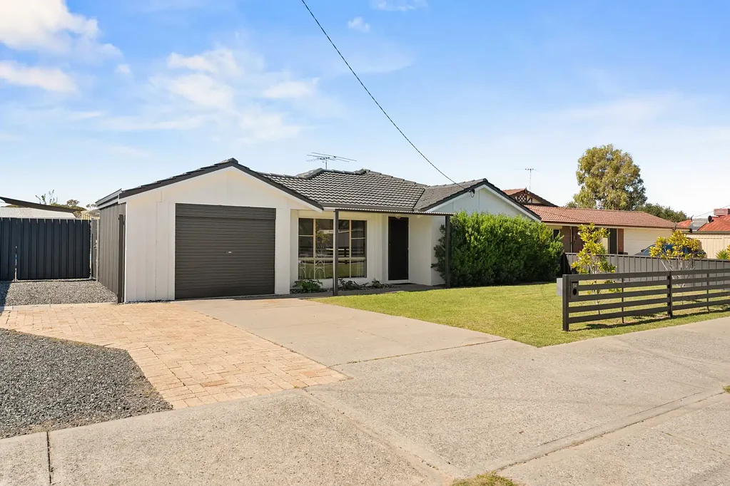 Waikiki 4 Slaapkamer CHARMING FAMILY HOME WITH SPARKLING POOL AND GREAT SIDE ACCESS!
