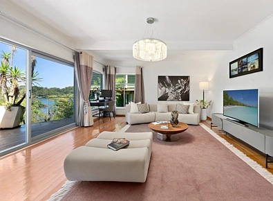 Peakhurst Heights 5 Bedroom Contemporary Family Living with affordable price