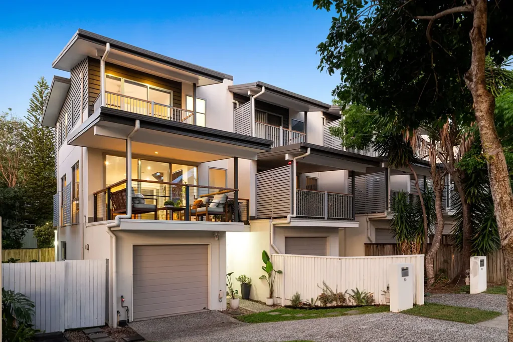 Morningside 3कमरा Sleek, sunlit & superbly connected - Freehold living, steps from Morningside & Hawthorne dining spoils