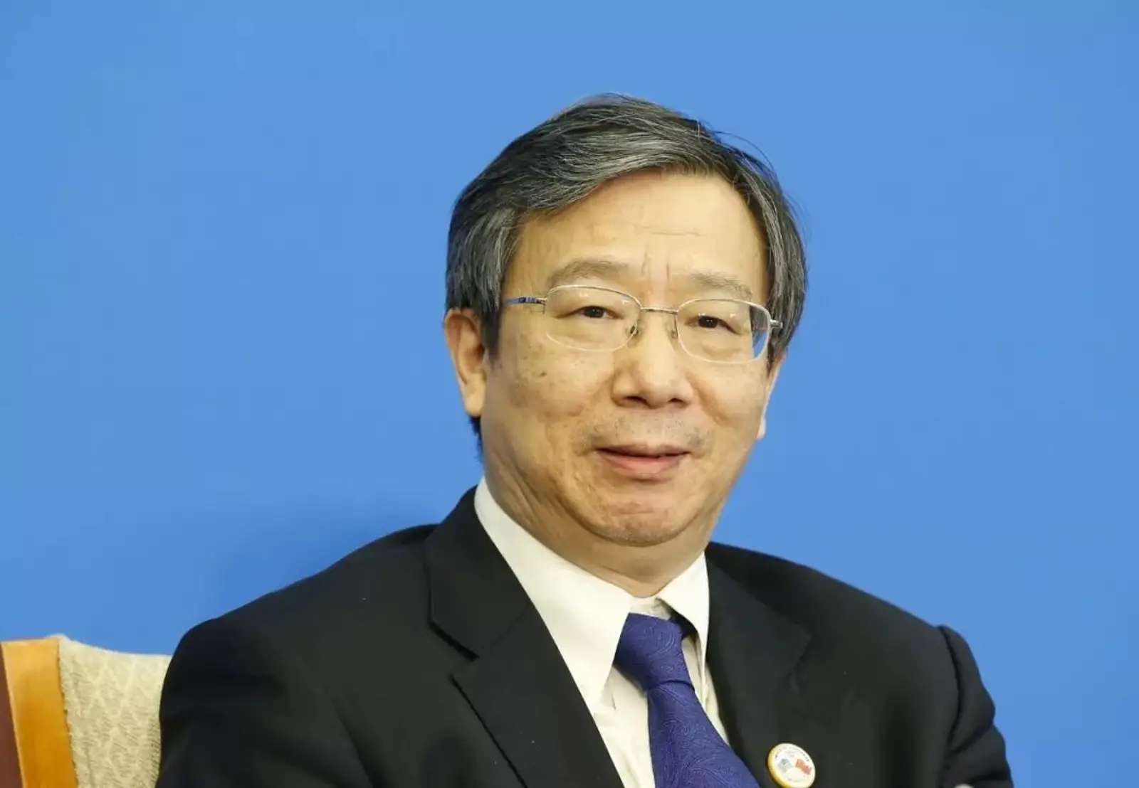 易纲罕见表态！汇率红线、贸易谈判、央行干预都有说法了