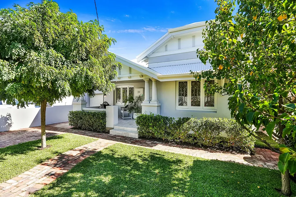 21 Kalgoorlie Street, Mount Hawthorn, WA 6016