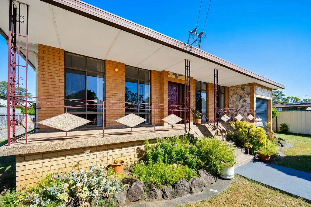 Mcgraths Hill 4chambre A Truly Unique Lifestyle with Exciting Future Potential (STCA)