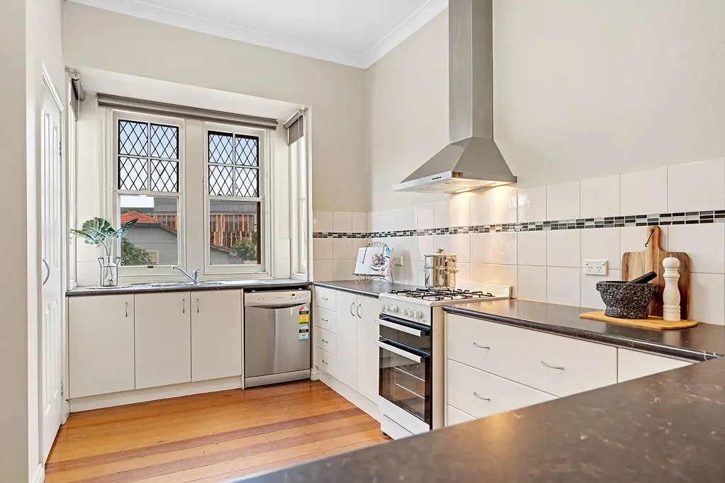 PERFECT LOCATION! CLOSE TO CBD & HOSPITAL PRECINCT