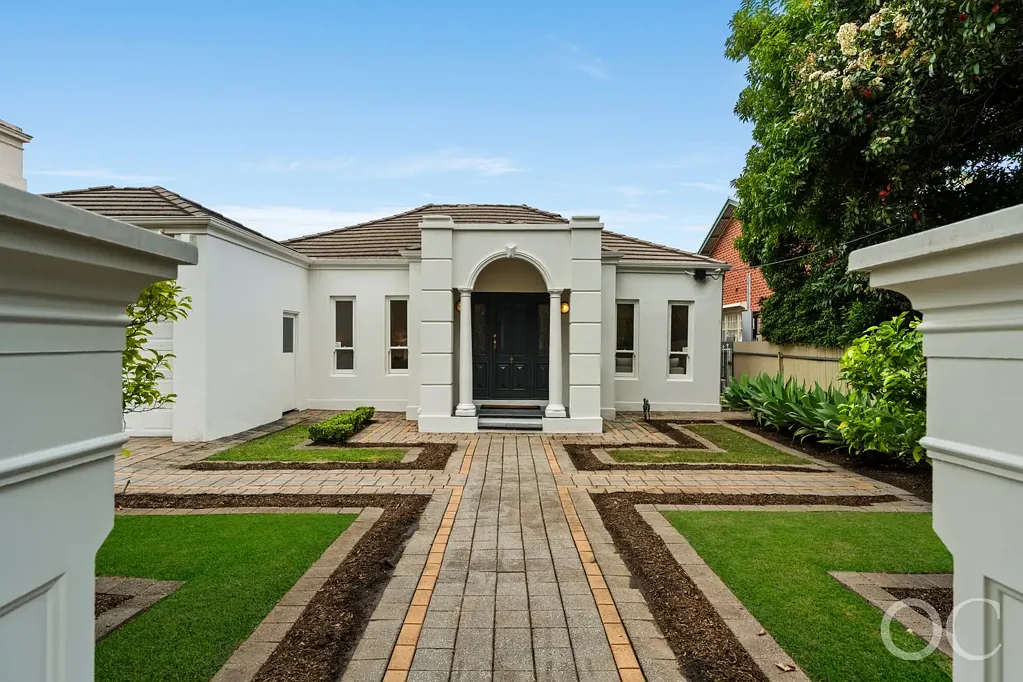 Malvern 4ਬੈੱਡਰੂਮ Open the Door to a Sun-Following Family Home With a Studio Surprise