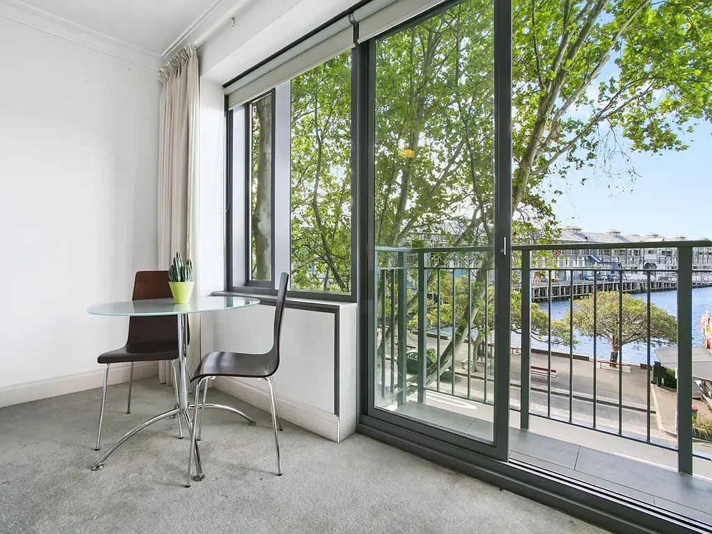 SUNNY NORTH FACING - HARBOUR VIEWS - FULL KITCHEN - FULL BATHROOM - INTERNAL LAUNDRY - SECURITY UNDERCOVER PARKING