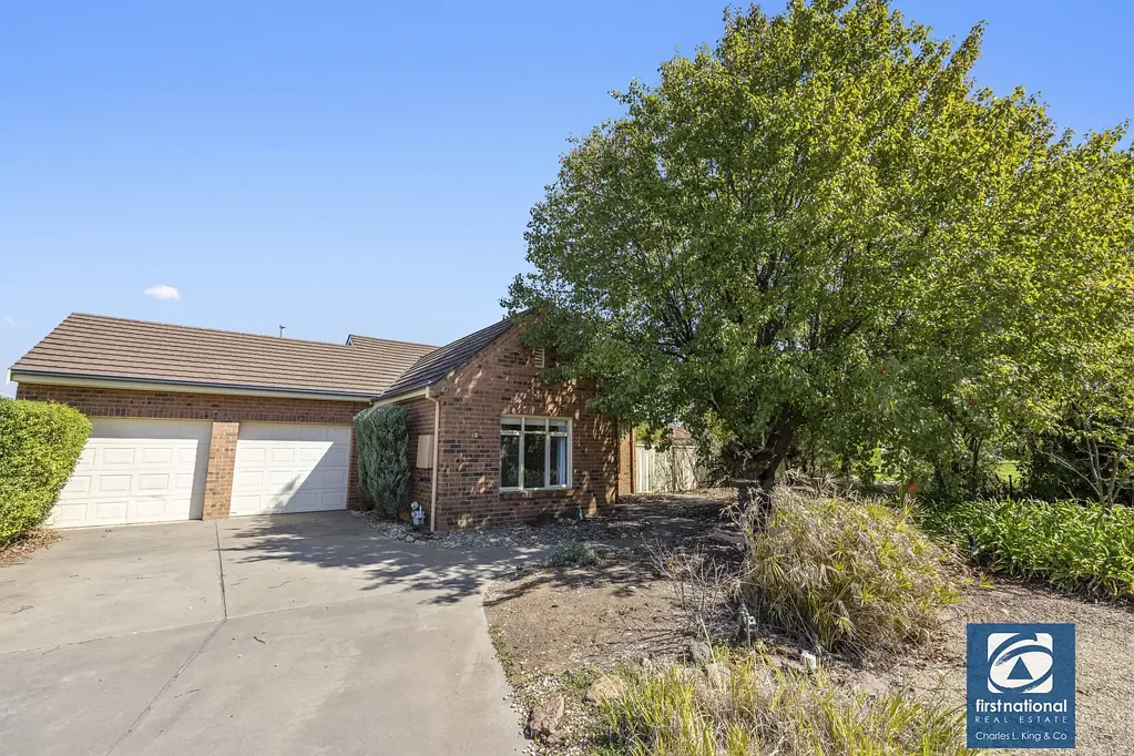 Charming 3 bedroom with Modern Convenience.