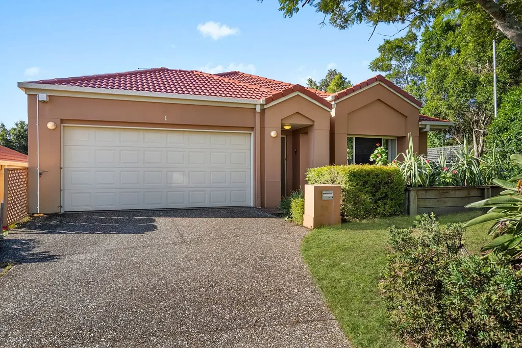 Carindale 3 Bedroom Quality Mirvac Home - Parkside Perfection in Prime Carindale
