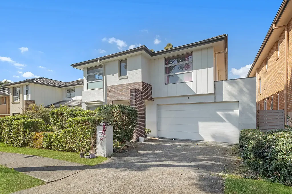 Lidcombe 5Kwarto Refined Parkside Luxury & Modern Family Living in Lidcombe