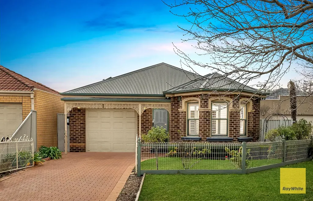 Caroline Springs 3 Bedroom A Rare Gem of Style and Comfort !!