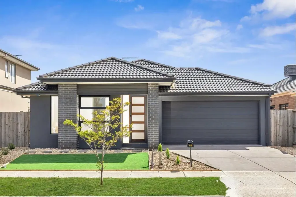 Effortless Family Living In Upper Point Cook