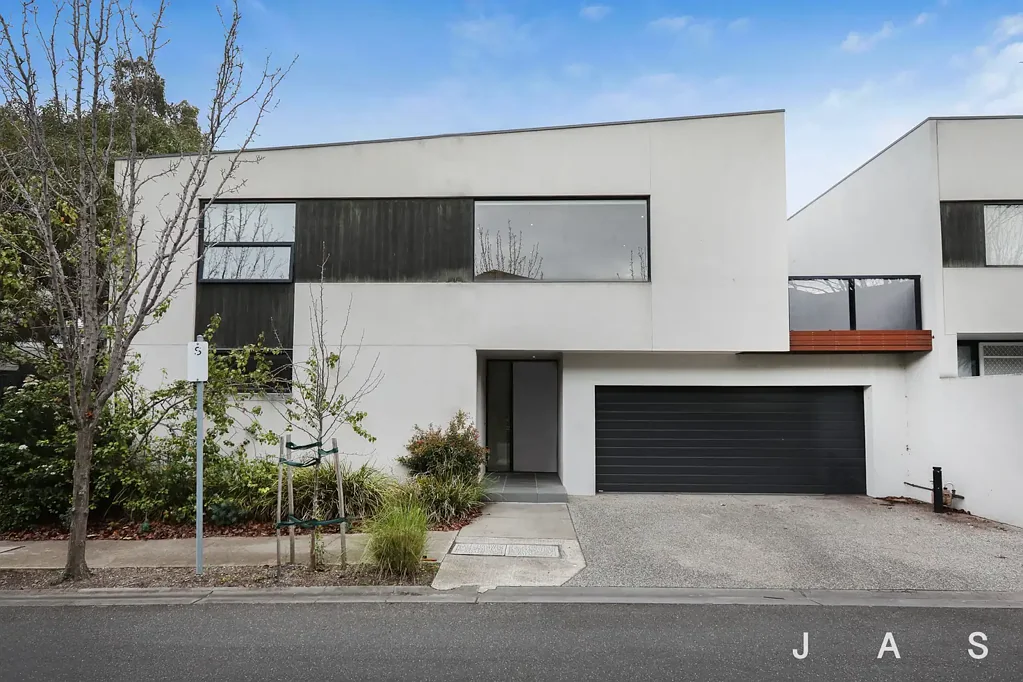 Modern Comfort & River Precinct Lifestyle