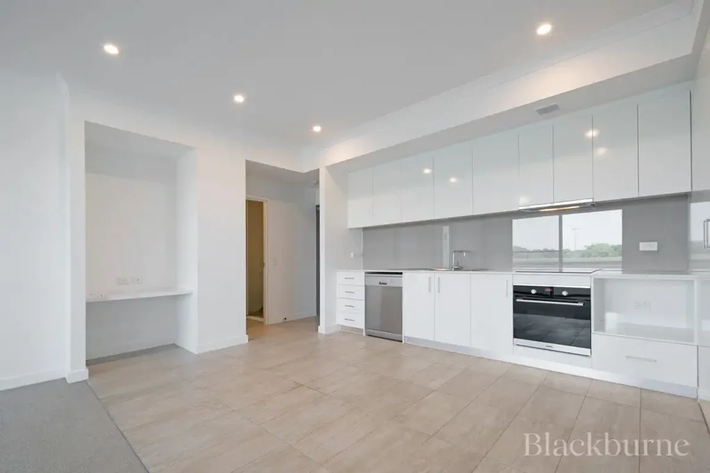 AMAZING VIEWS, PERFECT LOCATION, QUALITY FINISHES, CLOSE TO EVERYTHING