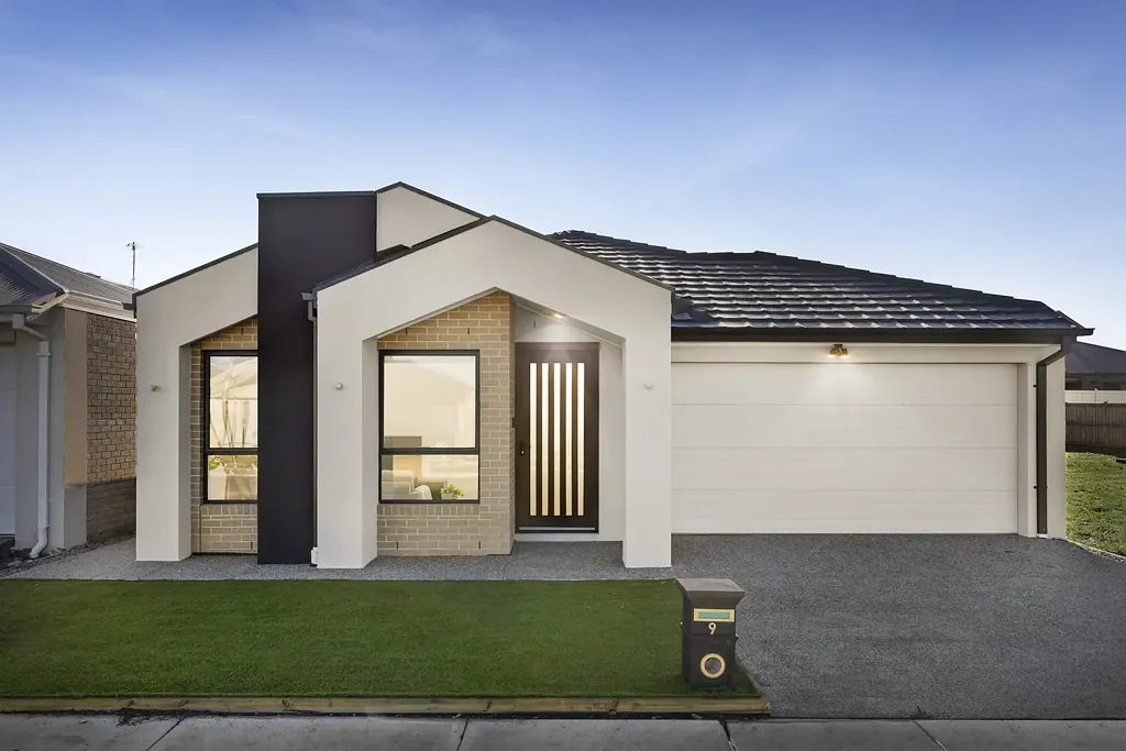 Sunbury 4房 全新惊艳住宅 设计现代实用 高天花板采光足 两主卧带套间 开放式厨餐区 室内外娱乐无缝 连接公园绿地 便利生活配套 双主卧设计罕见 Brand New home with Two Master Suites in Kingsfield Estate