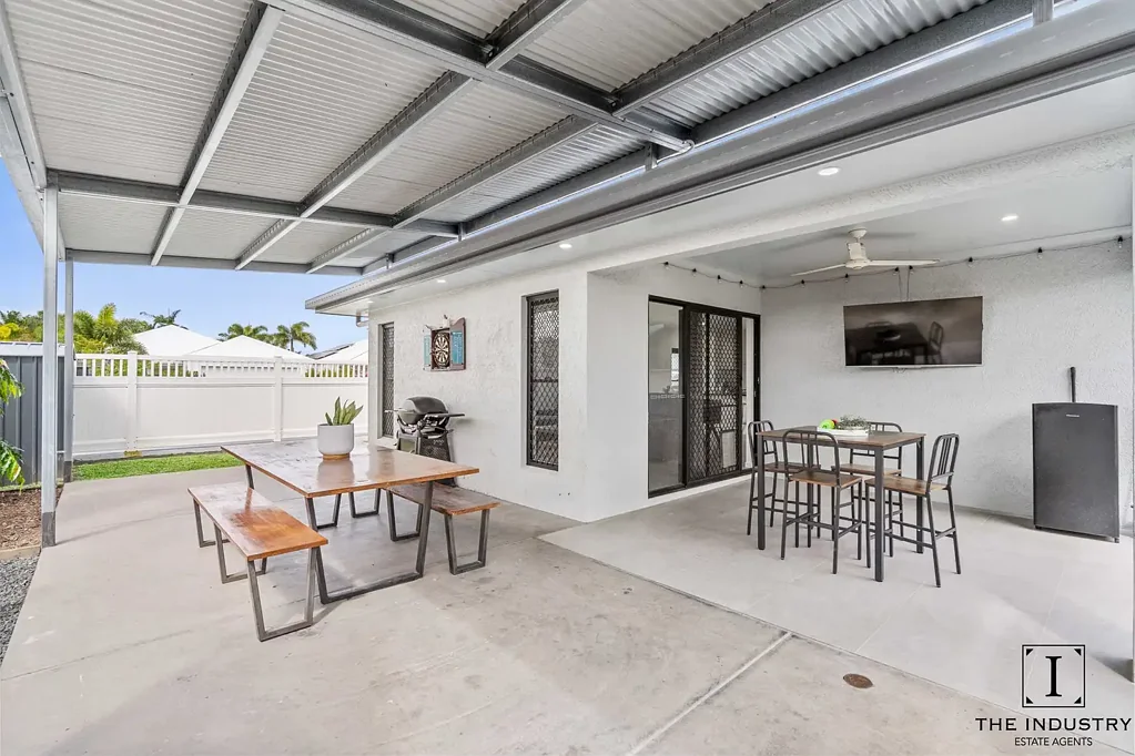 Trinity Beach 3Kwarto Modern Living with Space, Side Access & Serious Appeal