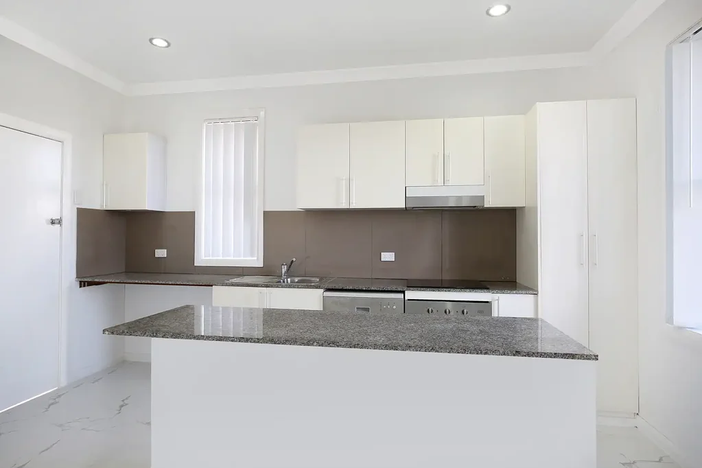 FRESHLY PAINTED MODERN FAMILY HOME