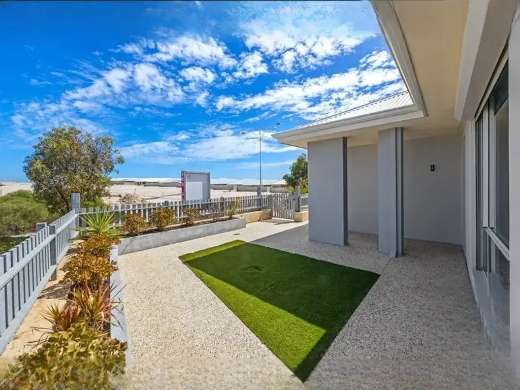 Shorehaven Beauty! Beach Life... 3 - 4 bedrooms