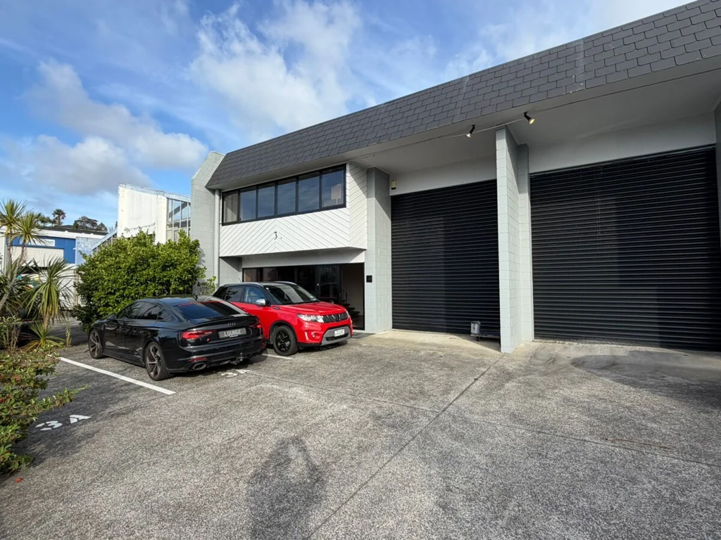 Wairau Valley 383 sqm Wairau Industrial with Dual Access!