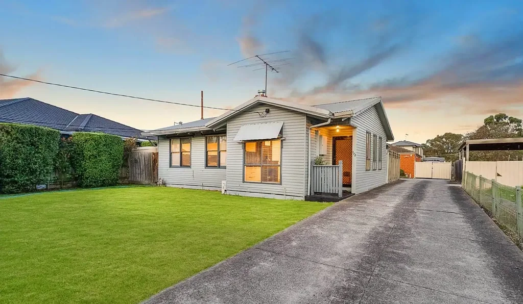 Braybrook 4침실 Rare Opportunity | Dual Living on a Massive 451m² Allotment