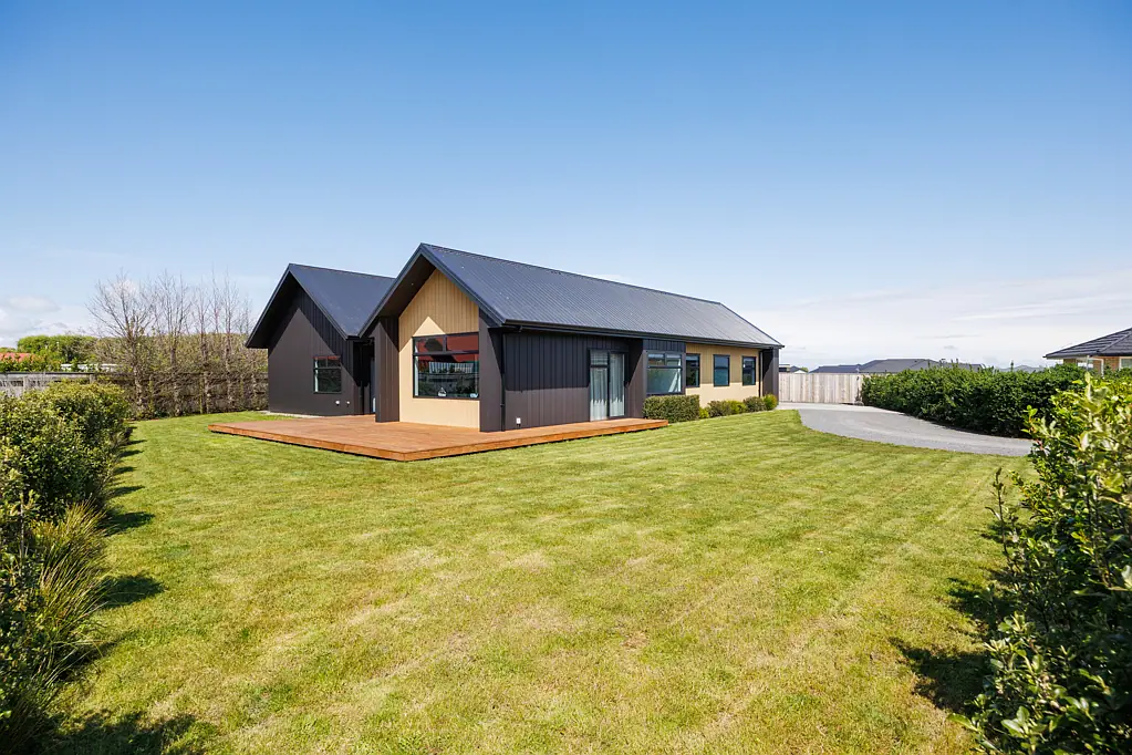 Feilding 4房  Striking modern home