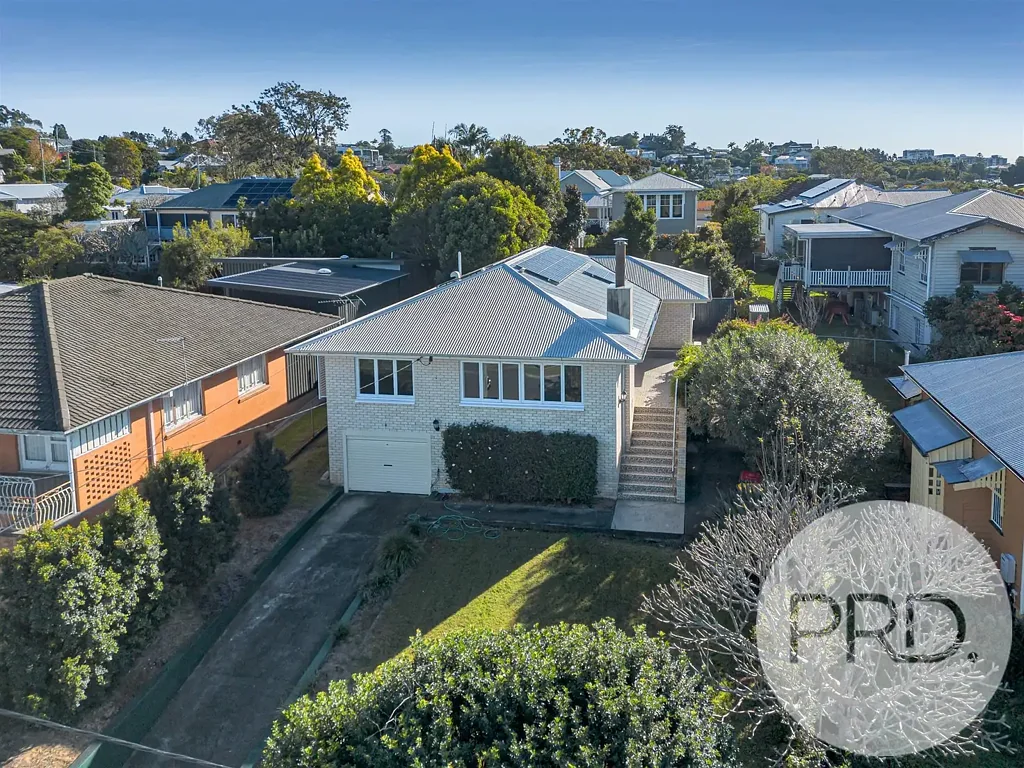 CHARMING 3 BEDROOM FAMILY HOME IN WINDSOR, SOLAR & AIR CON